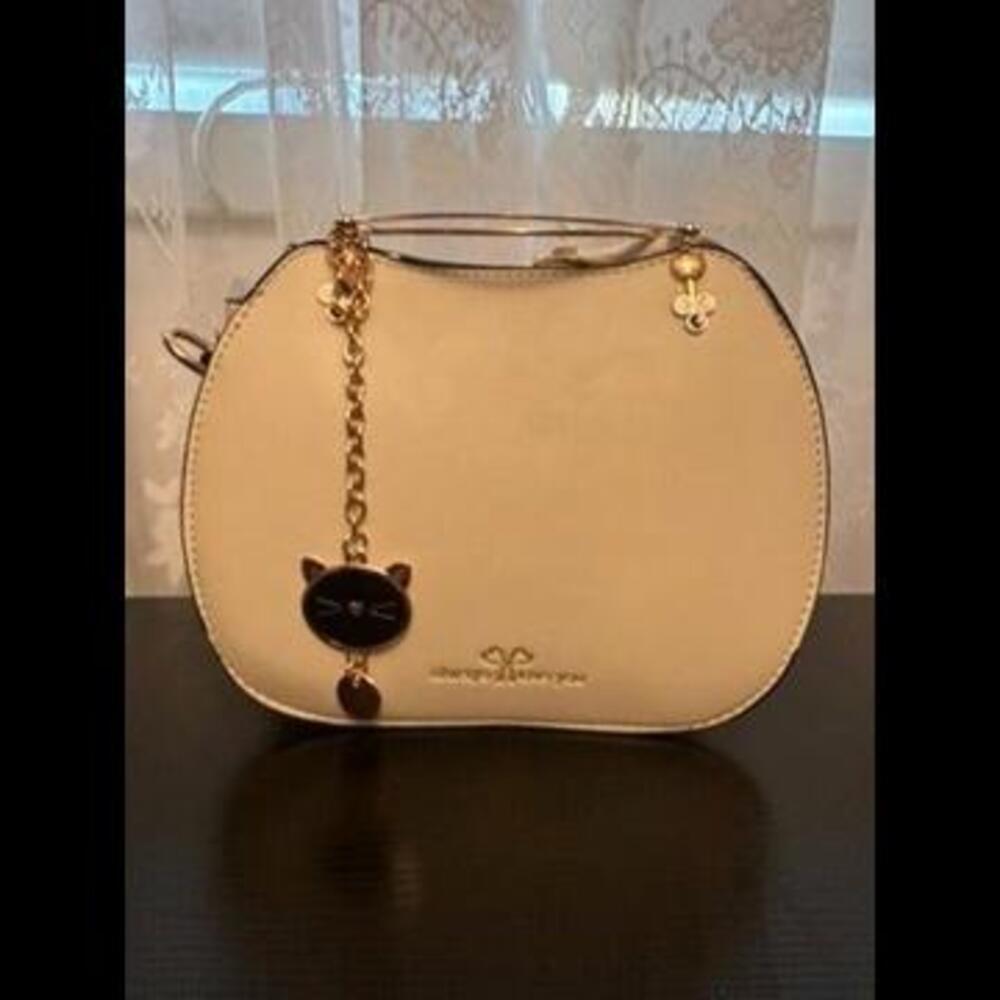 Chic Feline Charm Crossbody Bag - Purr-fect Accessory - Picture 1 of 4